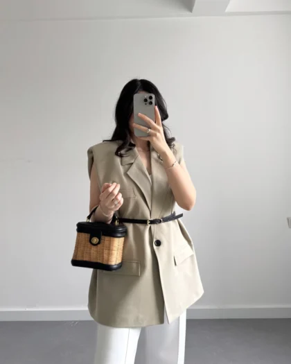 Blazer sans manche avec ceinture