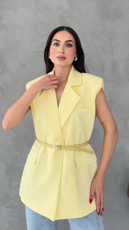 Blazer sans manches avec ceinture